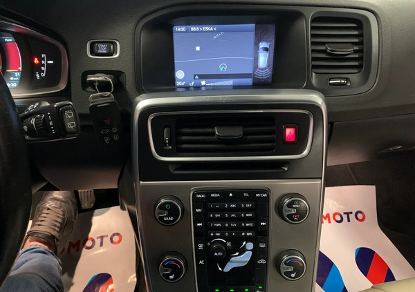 Volvo V60 cena 45500 przebieg: 210000, rok produkcji 2014 z Skaryszew małe 172
